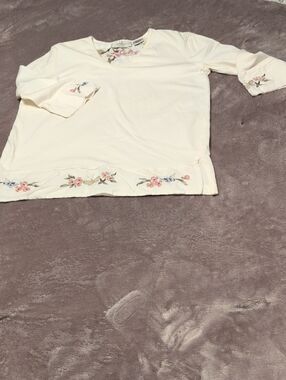 Women's Cream Long-Sleeve V-Neck Top with Floral Embroidery